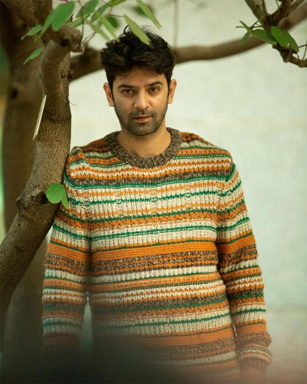 Barun Sobti enjoys the Mumbai winters, poses with adorably in a multi-coloured sweatshirt