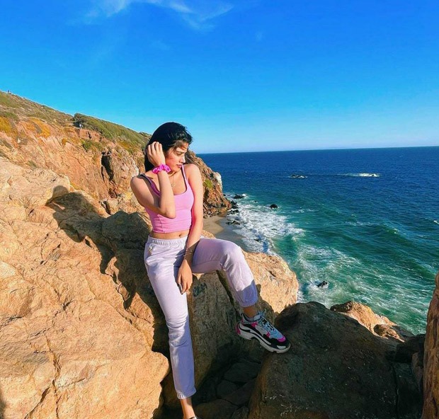 Janhvi Kapoor enjoys scenic beauty of Los Angeles, shares series of pictures as she visits Khushi Kapoor